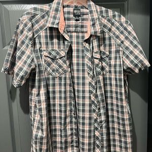 Nice fitting short sleeve muscle shirt